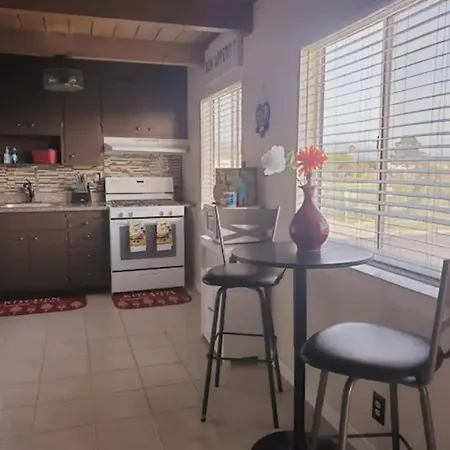 The Park Plaza: 2_Bedroom Apartment In Richmond Ca